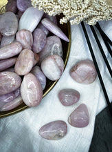 Load image into Gallery viewer, Kunzite crystals
