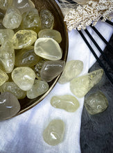 Load image into Gallery viewer, Lemon Quartz Crystals
