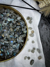 Load image into Gallery viewer, Moonstone gravel crystals 
