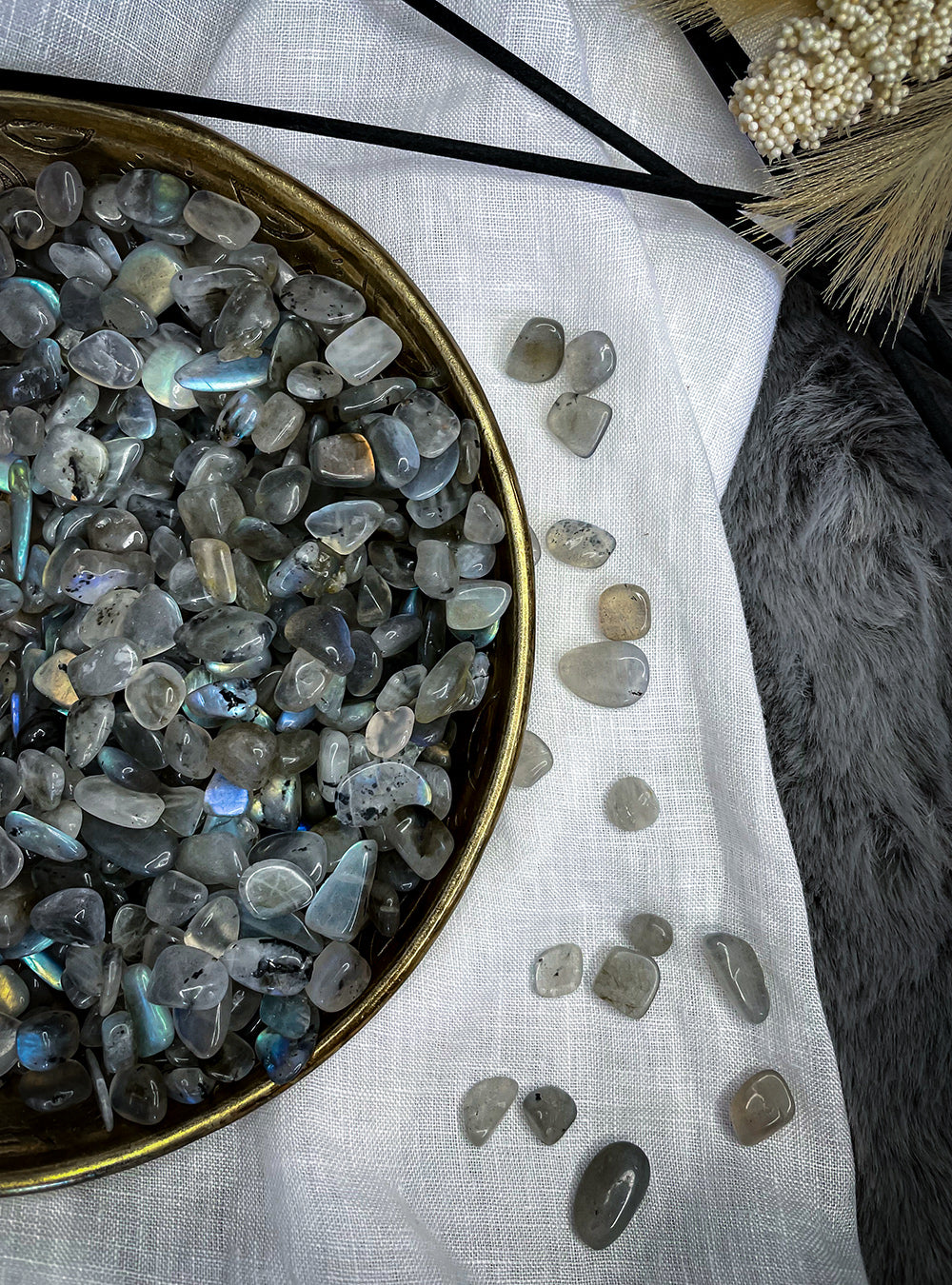 Moonstone gravel crystals 